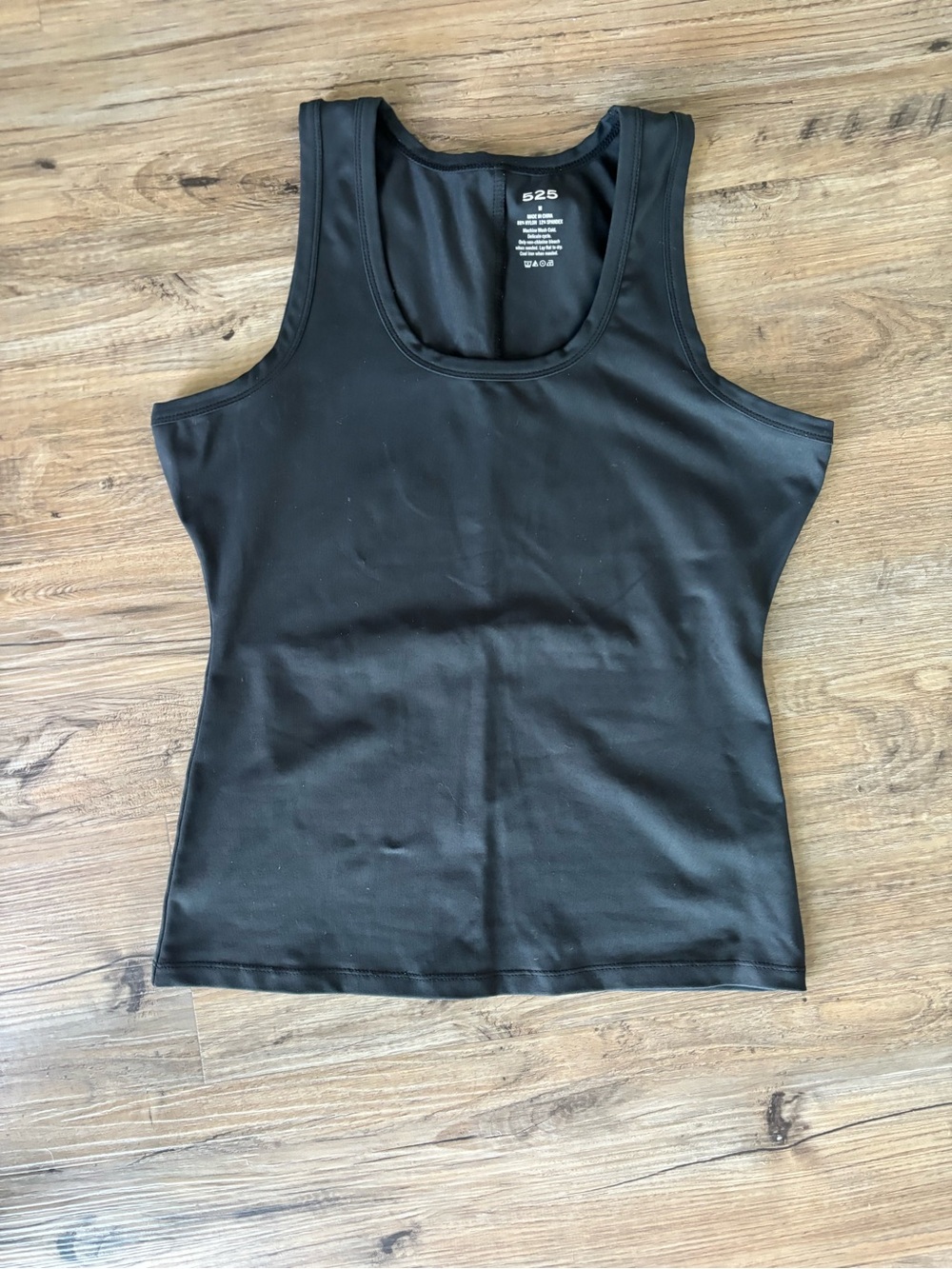 525 America Scoop Neck Tank Top (black, size medium)